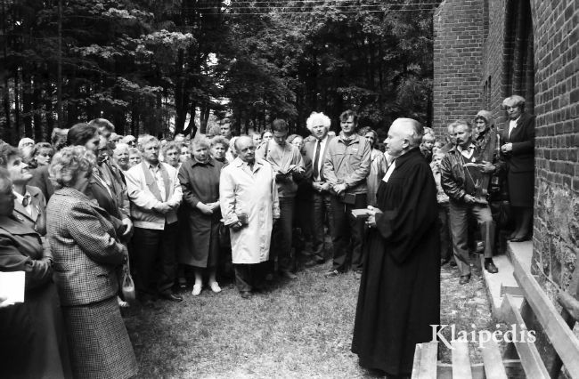 pavadinimas: Kunigas Ernstas Roga Vanagų bažnyčioje, raktai:  