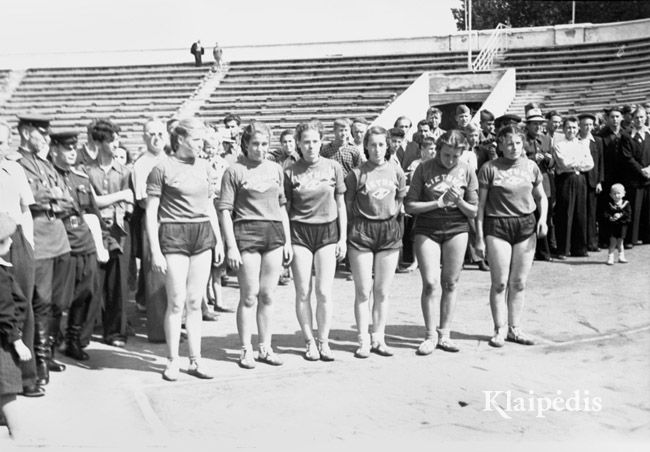 pavadinimas: L. atletikos pirmenybių dalyvės. 1955, raktai: lengvoji atletika